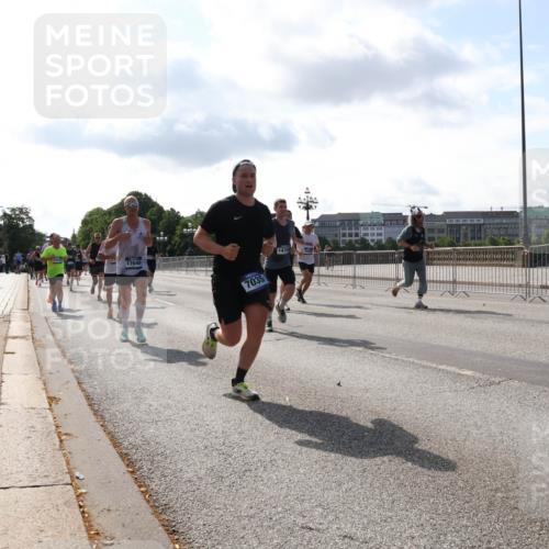 29.06.2025 - hella hamburg halbmarathon Lena Gebhardt http://msf.ph/oto/8405279 29.06.2025 09:49:30 Lombardsbrücke 17646, 7035, 1478, 1343, 1445, 1600, 1603, 2044, 2324, 2573, 2707, 2745, 2750, 2797, 2849, 2980, 3014, 3116, 3136, 3282, 4148, 4303, 4425, 4766, 5050, 5648, 5889, 6037, 6047, 6095, 6149, 6771, 7035, 7109, 7229, 7743, 7981, 8358, 8370, 8465, 9264, 9265, 9296, 9640, 9686, 9914, 10369, 10877, 10930, 11447, 11952, 12088, 12091, 12098, 12168, 12739, 13064, 13158, 13190, 13755, 13800, 13900, 14075, 14311, 14359, 14374, 14603, 14629, 14667, 14688, 14789, 15094 meine-sportfotos.de