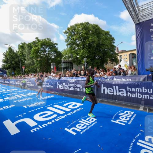 29.06.2025 - hella hamburg halbmarathon Zöllner http://msf.ph/oto/8405281 29.06.2025 10:04:28 Ziel 8, 20, 58, 59 meine-sportfotos.de