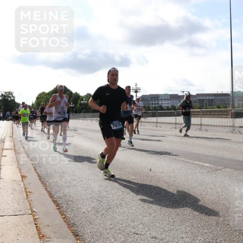 29.06.2025 - hella hamburg halbmarathon Lena Gebhardt http://msf.ph/oto/8405301 29.06.2025 09:49:31 Lombardsbrücke 17646, 7035, 1343, 1445, 1603, 2044, 2324, 2573, 2707, 2745, 2750, 2797, 2849, 2980, 3014, 3116, 3136, 3282, 4148, 4303, 4425, 4766, 5050, 5648, 5889, 6037, 6047, 6095, 6149, 6771, 7035, 7109, 7229, 7743, 7981, 8358, 8370, 8465, 9264, 9265, 9296, 9640, 9686, 9914, 10369, 10877, 10930, 11447, 11952, 12088, 12091, 12098, 12168, 13064, 13158, 13190, 13755, 13800, 13900, 14075, 14204, 14311, 14359, 14374, 14603, 14629, 14667, 14688, 14789, 15094 meine-sportfotos.de