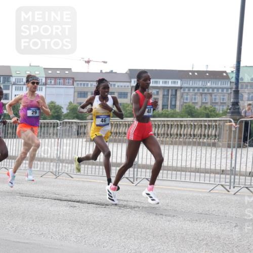 29.06.2025 - hella hamburg halbmarathon Lena Gebhardt http://msf.ph/oto/8405307 29.06.2025 09:34:55 Lombardsbrücke 29, 46, 48, 29, 43, 46, 48 meine-sportfotos.de