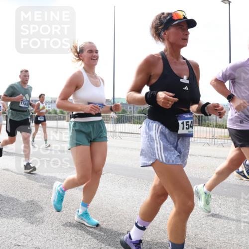 29.06.2025 - hella hamburg halbmarathon Lena Gebhardt http://msf.ph/oto/8405317 29.06.2025 10:16:35 Lombardsbrücke 4478, 17838, 16740, 154, 8707, 1117, 1212, 1240, 1244, 1403, 1599, 1602, 1825, 2347, 2803, 2835, 2912, 3030, 3088, 3134, 3156, 3176, 3450, 3484, 3648, 3687, 4478, 4583, 4637, 5036, 5037, 5046, 5294, 6024, 6328, 6488, 6742, 6941, 6948, 7158, 7358, 7753, 8274, 8295, 8317, 8597, 8619, 8645, 8707, 8847, 8857, 9091, 9208, 9332, 9492, 9601, 9628, 9664, 9676, 9802, 9810, 9881, 10076, 10107, 10139, 10141, 10183, 10232, 10292, 10844, 10990, 11344, 11345 meine-sportfotos.de