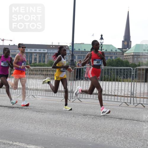29.06.2025 - hella hamburg halbmarathon Lena Gebhardt http://msf.ph/oto/8405343 29.06.2025 09:34:55 Lombardsbrücke 43, 48, 29, 43, 46, 48 meine-sportfotos.de