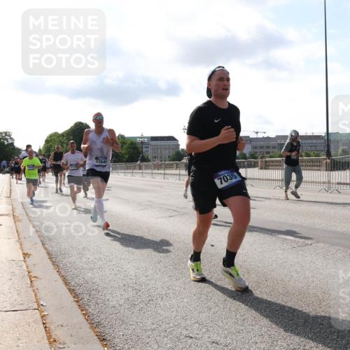29.06.2025 - hella hamburg halbmarathon Lena Gebhardt http://msf.ph/oto/8405354 29.06.2025 09:49:31 Lombardsbrücke 1718, 17646, 7035, 1343, 1445, 1603, 2044, 2324, 2573, 2707, 2745, 2750, 2797, 2849, 2980, 3014, 3116, 3136, 3282, 4148, 4303, 4425, 4766, 5050, 5648, 5889, 6037, 6047, 6095, 6149, 6771, 7035, 7109, 7229, 7743, 7981, 8358, 8370, 8465, 9264, 9265, 9296, 9640, 9686, 9914, 10369, 10877, 10930, 11447, 11952, 12088, 12091, 12098, 12168, 13064, 13158, 13190, 13755, 13800, 13900, 14075, 14204, 14311, 14359, 14374, 14603, 14629, 14667, 14688, 14789, 15094 meine-sportfotos.de