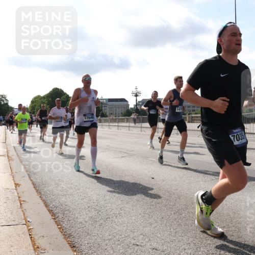 29.06.2025 - hella hamburg halbmarathon Lena Gebhardt http://msf.ph/oto/8405404 29.06.2025 09:49:31 Lombardsbrücke 147, 17192, 17646, 8547, 7035, 1343, 1445, 1603, 2044, 2324, 2573, 2707, 2745, 2750, 2797, 2849, 2980, 3014, 3116, 3136, 3282, 4148, 4303, 4425, 4766, 5050, 5648, 5889, 6037, 6047, 6095, 6149, 6771, 7035, 7109, 7229, 7743, 7981, 8358, 8370, 8465, 9264, 9265, 9296, 9640, 9686, 9914, 10369, 10877, 10930, 11447, 11952, 12088, 12091, 12098, 12168, 13064, 13158, 13190, 13755, 13800, 13900, 14075, 14204, 14311, 14359, 14374, 14603, 14629, 14667, 14688, 14789, 15094 meine-sportfotos.de