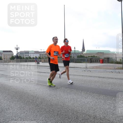 29.06.2025 - hella hamburg halbmarathon Lena Gebhardt http://msf.ph/oto/8405421 29.06.2025 10:03:49 Lombardsbrücke 17955, 11402, 16621, 1032, 1114, 1161, 1355, 1367, 1885, 2277, 2683, 2759, 3488, 4095, 4307, 4488, 4511, 5058, 5363, 5384, 5396, 5464, 5613, 6142, 6391, 6453, 7006, 7017, 7277, 7278, 7279, 7306, 7485, 8421, 8422, 8423, 8469, 8484, 8727, 9280, 9453, 9899, 10389, 11402, 11556, 11614, 12336, 12377, 12653, 13173, 13583, 13793, 13976, 15520, 15539, 15643, 15678, 15859, 16099, 16113, 16371, 16621, 17098, 17226, 17550, 18028 meine-sportfotos.de