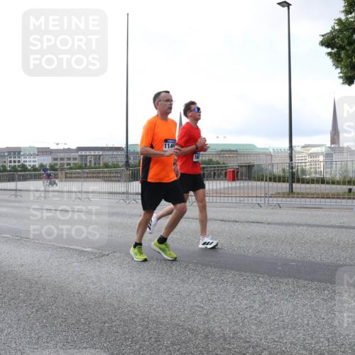 29.06.2025 - hella hamburg halbmarathon Lena Gebhardt http://msf.ph/oto/8405480 29.06.2025 10:03:49 Lombardsbrücke 7306, 1140, 166, 1032, 1114, 1161, 1355, 1367, 1885, 2277, 2683, 2759, 3488, 4095, 4307, 4488, 4511, 5058, 5363, 5384, 5396, 5464, 5613, 6142, 6391, 6453, 7006, 7017, 7277, 7278, 7279, 7306, 7485, 8421, 8422, 8423, 8469, 8484, 8727, 9280, 9453, 9899, 10389, 11402, 11556, 11614, 12336, 12377, 12653, 13173, 13583, 13793, 13976, 15520, 15539, 15643, 15678, 15859, 16099, 16113, 16371, 16621, 17098, 17226, 17550, 18028 meine-sportfotos.de