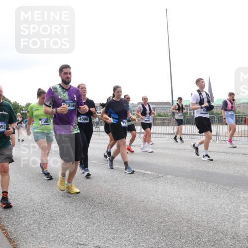 29.06.2025 - hella hamburg halbmarathon Lena Gebhardt http://msf.ph/oto/8405492 29.06.2025 10:50:21 Lombardsbrücke 7305, 14692, 17256, 4090, 16412, 733, 145, 1259, 1487, 1511, 1828, 2047, 3203, 3680, 3701, 3710, 3805, 3897, 4090, 4168, 4870, 4961, 5119, 5131, 5749, 5751, 5997, 6680, 6830, 7505, 7677, 7721, 7722, 7755, 8254, 8299, 8834, 9015, 9605, 9940, 10060, 10286, 10617, 10683, 10744, 11030, 11426, 11696, 11716, 11760, 12079, 13127, 13128, 13309, 13381, 13744, 13846, 13887, 14102, 14144, 14505, 14591, 14940, 15017, 15230, 15416, 15626 meine-sportfotos.de