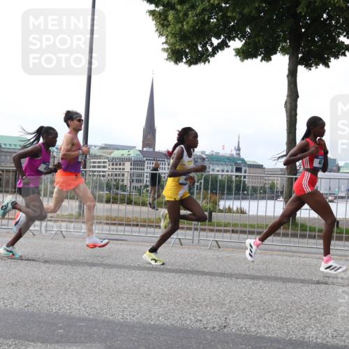 29.06.2025 - hella hamburg halbmarathon Lena Gebhardt http://msf.ph/oto/8405509 29.06.2025 09:34:56 Lombardsbrücke 29, 43, 46, 48 meine-sportfotos.de