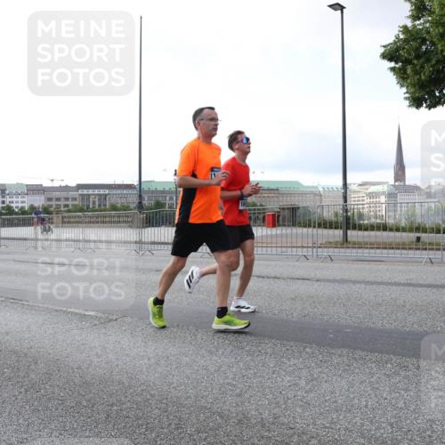 29.06.2025 - hella hamburg halbmarathon Lena Gebhardt http://msf.ph/oto/8405512 29.06.2025 10:03:49 Lombardsbrücke 1032, 1114, 1161, 1355, 1367, 1885, 2277, 2683, 2759, 3488, 4095, 4307, 4488, 4511, 5058, 5363, 5384, 5396, 5464, 5613, 6142, 6391, 6453, 7006, 7017, 7277, 7278, 7279, 7306, 7485, 8421, 8422, 8423, 8469, 8484, 8727, 9280, 9453, 9899, 10389, 11402, 11556, 11614, 12336, 12377, 12653, 13173, 13583, 13793, 13976, 15520, 15539, 15643, 15678, 15859, 16099, 16113, 16371, 16621, 17098, 17226, 17550, 18028 meine-sportfotos.de