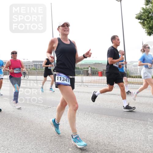 29.06.2025 - hella hamburg halbmarathon Lena Gebhardt http://msf.ph/oto/8405514 29.06.2025 10:24:17 Lombardsbrücke 4993, 14439, 14433, 11347, 482, 1005, 1009, 1064, 1389, 1395, 1444, 1545, 2132, 2477, 2489, 3013, 3053, 3185, 3285, 3421, 3579, 3786, 4111, 4122, 4162, 4464, 4597, 4684, 4719, 4990, 4993, 5039, 5055, 5138, 5258, 5260, 5358, 5661, 5954, 6478, 6524, 6526, 7013, 7426, 7528, 7920, 7975, 8141, 8149, 8167, 8187, 8297, 8502, 8717, 9063, 9217, 9603, 11044, 11306, 11347, 11415, 12210, 13111, 13113, 13380, 13573, 13638, 13711, 14143 meine-sportfotos.de