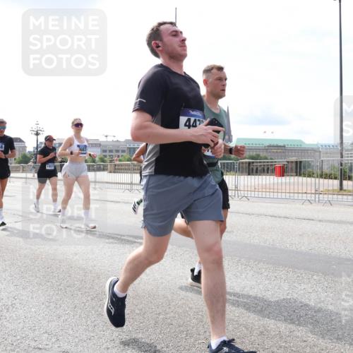 29.06.2025 - hella hamburg halbmarathon Lena Gebhardt http://msf.ph/oto/8405517 29.06.2025 10:16:36 Lombardsbrücke 6, 16100, 12911, 7358, 10575, 3687, 447, 1117, 1212, 1240, 1244, 1403, 1599, 1602, 1825, 2347, 2803, 2835, 2912, 3030, 3088, 3134, 3156, 3176, 3450, 3484, 3648, 3687, 4478, 4583, 4637, 5036, 5037, 5294, 6024, 6328, 6488, 6742, 6941, 6948, 7158, 7358, 7360, 7753, 8274, 8295, 8317, 8597, 8619, 8645, 8707, 8847, 8857, 9091, 9208, 9332, 9492, 9601, 9628, 9664, 9676, 9802, 9810, 9881, 10076, 10107, 10139, 10141, 10183, 10232, 10292, 10844, 10990, 11344, 11345 meine-sportfotos.de