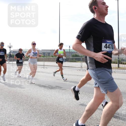 29.06.2025 - hella hamburg halbmarathon Lena Gebhardt http://msf.ph/oto/8405552 29.06.2025 10:16:36 Lombardsbrücke 12911, 7358, 10575, 3687, 1674, 4478, 1117, 1212, 1240, 1244, 1403, 1599, 1602, 1825, 2347, 2803, 2835, 2912, 3030, 3088, 3134, 3156, 3176, 3450, 3484, 3648, 3687, 4478, 4583, 4637, 5036, 5037, 5294, 6024, 6328, 6488, 6742, 6941, 6948, 7158, 7358, 7360, 7753, 8274, 8295, 8317, 8597, 8619, 8645, 8707, 8847, 8857, 9091, 9208, 9332, 9492, 9601, 9628, 9664, 9676, 9802, 9810, 9881, 10076, 10107, 10139, 10141, 10183, 10232, 10292, 10844, 10990, 11344, 11345 meine-sportfotos.de