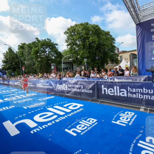 29.06.2025 - hella hamburg halbmarathon Zöllner http://msf.ph/oto/8405561 29.06.2025 10:05:14 Ziel 21, 20052, 20518 meine-sportfotos.de