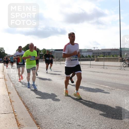 29.06.2025 - hella hamburg halbmarathon Lena Gebhardt http://msf.ph/oto/8405580 29.06.2025 09:49:33 Lombardsbrücke 15094, 18547, 9914, 17182, 1343, 1445, 1603, 1975, 2044, 2324, 2573, 2707, 2745, 2750, 2849, 2949, 2980, 3014, 3116, 3136, 3282, 4148, 4303, 4425, 4766, 5050, 5648, 5889, 6037, 6095, 6149, 6771, 7035, 7109, 7229, 7981, 8358, 8370, 8465, 9264, 9265, 9296, 9686, 9914, 10369, 10680, 10877, 10930, 11447, 11765, 11952, 12088, 12098, 12168, 12839, 13064, 13141, 13158, 13190, 13800, 13900, 14075, 14204, 14311, 14359, 14374, 14603, 14629, 14667, 14688, 14789, 15094 meine-sportfotos.de
