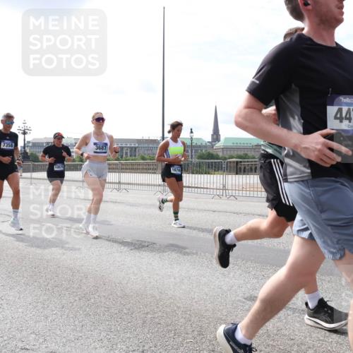 29.06.2025 - hella hamburg halbmarathon Lena Gebhardt http://msf.ph/oto/8405582 29.06.2025 10:16:36 Lombardsbrücke 12911, 7358, 10575, 3687, 1674, 4478, 1117, 1212, 1240, 1244, 1403, 1599, 1602, 1825, 2347, 2803, 2835, 2912, 3030, 3088, 3134, 3156, 3176, 3450, 3484, 3648, 3687, 4478, 4583, 4637, 5036, 5037, 5294, 6024, 6328, 6488, 6742, 6941, 6948, 7158, 7358, 7360, 7753, 8274, 8295, 8317, 8597, 8619, 8645, 8707, 8847, 8857, 9091, 9208, 9332, 9492, 9601, 9628, 9664, 9676, 9802, 9810, 9881, 10076, 10107, 10139, 10141, 10183, 10232, 10292, 10844, 10990, 11344, 11345 meine-sportfotos.de