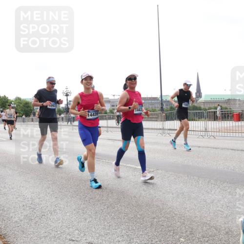 29.06.2025 - hella hamburg halbmarathon Lena Gebhardt http://msf.ph/oto/8405589 29.06.2025 10:24:17 Lombardsbrücke 11306, 993, 14439, 1443, 16861, 11, 1005, 1009, 1064, 1389, 1395, 1444, 1545, 2132, 2477, 2489, 3013, 3053, 3185, 3285, 3421, 3579, 3786, 4111, 4122, 4162, 4464, 4597, 4684, 4719, 4990, 4993, 5039, 5055, 5138, 5258, 5260, 5358, 5661, 5954, 6478, 6524, 6526, 7013, 7426, 7528, 7920, 7975, 8141, 8149, 8167, 8187, 8297, 8502, 8717, 9063, 9217, 9603, 11044, 11306, 11347, 11415, 12210, 13111, 13113, 13380, 13573, 13638, 13711, 14143 meine-sportfotos.de