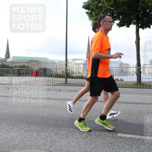 29.06.2025 - hella hamburg halbmarathon Lena Gebhardt http://msf.ph/oto/8405601 29.06.2025 10:03:50 Lombardsbrücke 1032, 1114, 1161, 1355, 1367, 1885, 2277, 2683, 2759, 3488, 4095, 4307, 4488, 4511, 5058, 5363, 5384, 5396, 5464, 5613, 6142, 6391, 6453, 7006, 7017, 7277, 7278, 7279, 7306, 7485, 8421, 8422, 8423, 8469, 8484, 8727, 9280, 9899, 10389, 11402, 11556, 11614, 12336, 12377, 12653, 13173, 13583, 13793, 13976, 15520, 15539, 15643, 15678, 15859, 16099, 16113, 16371, 16621, 17098, 17226, 17550, 18028 meine-sportfotos.de
