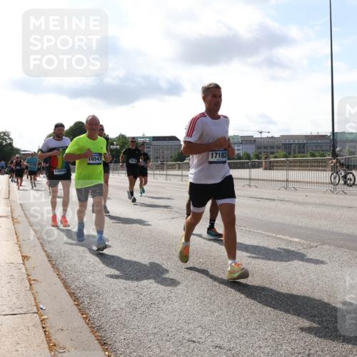 29.06.2025 - hella hamburg halbmarathon Lena Gebhardt http://msf.ph/oto/8405605 29.06.2025 09:49:33 Lombardsbrücke 15094, 18547, 17182, 9914, 1343, 1445, 1603, 1975, 2044, 2324, 2573, 2707, 2745, 2750, 2849, 2949, 2980, 3014, 3116, 3136, 3282, 4148, 4303, 4425, 4766, 5050, 5648, 5889, 6037, 6095, 6149, 6771, 7035, 7109, 7229, 7981, 8358, 8370, 8465, 9264, 9265, 9296, 9686, 9914, 10369, 10680, 10877, 10930, 11447, 11765, 11952, 12088, 12098, 12168, 12839, 13064, 13141, 13158, 13190, 13800, 13900, 14075, 14204, 14311, 14359, 14374, 14603, 14629, 14667, 14688, 14789, 15094 meine-sportfotos.de