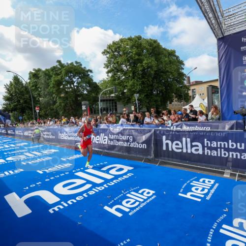 29.06.2025 - hella hamburg halbmarathon Zöllner http://msf.ph/oto/8405615 29.06.2025 10:05:15 Ziel 21, 20052, 20518 meine-sportfotos.de