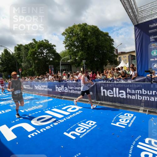 29.06.2025 - hella hamburg halbmarathon Zöllner http://msf.ph/oto/8405633 29.06.2025 10:40:44 Ziel 1882, 1912, 2324, 2714, 2750, 4843, 4889, 5026, 5745, 7622, 8629, 9294, 10900, 12865, 14092, 14272, 14820, 15351, 15493, 15542, 16201, 16249, 16599, 17724, 18399 meine-sportfotos.de