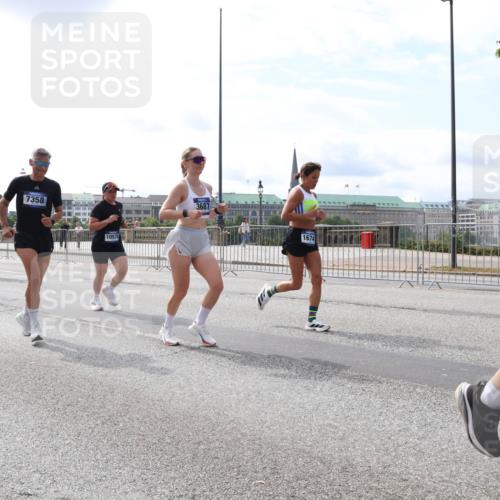 29.06.2025 - hella hamburg halbmarathon Lena Gebhardt http://msf.ph/oto/8405645 29.06.2025 10:16:37 Lombardsbrücke 12911, 7358, 10575, 3687, 1674, 1117, 1212, 1240, 1244, 1403, 1599, 1602, 1825, 2347, 2803, 2835, 2912, 3030, 3088, 3134, 3156, 3176, 3450, 3484, 3648, 3687, 4478, 4583, 4637, 5036, 5037, 5294, 6024, 6328, 6488, 6742, 6941, 6948, 7158, 7358, 7360, 7753, 7924, 8295, 8317, 8597, 8619, 8645, 8707, 8847, 8857, 9091, 9208, 9332, 9492, 9601, 9628, 9664, 9676, 9810, 9881, 10076, 10139, 10141, 10183, 10232, 10292, 10844, 10990, 11344, 11345 meine-sportfotos.de