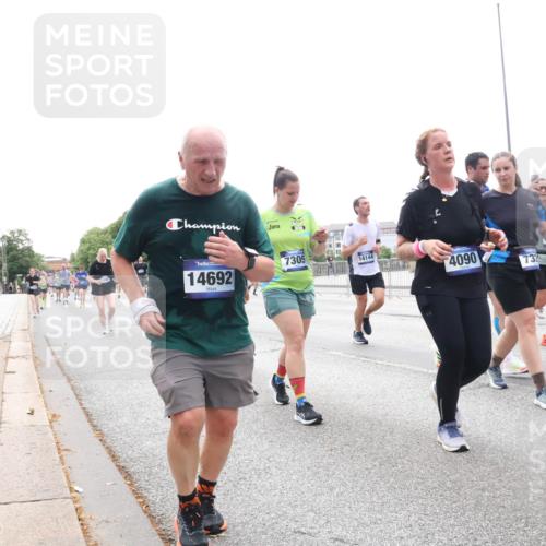 29.06.2025 - hella hamburg halbmarathon Lena Gebhardt http://msf.ph/oto/8405685 29.06.2025 10:50:22 Lombardsbrücke 14692, 7305, 14144, 4090, 733, 1259, 1487, 1511, 1828, 2047, 3203, 3680, 3701, 3710, 3805, 3897, 4090, 4168, 4642, 4870, 4961, 5119, 5131, 5749, 5751, 5997, 6680, 6830, 7505, 7677, 7721, 7722, 7755, 8254, 8299, 8834, 9015, 9605, 9940, 10060, 10286, 10617, 10683, 10744, 11030, 11426, 11696, 11716, 11760, 12079, 13127, 13128, 13309, 13381, 13744, 13846, 13887, 14102, 14144, 14505, 14591, 14940, 15017, 15230, 15416, 15626 meine-sportfotos.de