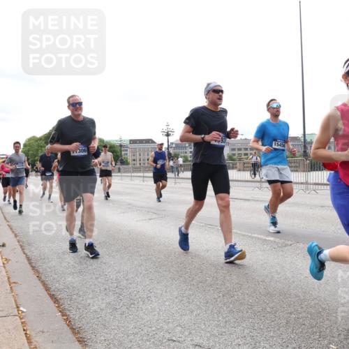 29.06.2025 - hella hamburg halbmarathon Lena Gebhardt http://msf.ph/oto/8405689 29.06.2025 10:24:18 Lombardsbrücke 18109, 306, 17147, 15456, 4439, 1005, 1009, 1064, 1389, 1395, 1444, 2132, 2280, 2477, 2489, 3013, 3053, 3185, 3285, 3421, 3579, 3786, 4111, 4122, 4162, 4464, 4597, 4684, 4719, 4990, 4993, 5039, 5055, 5138, 5258, 5260, 5661, 5829, 5830, 5954, 6478, 6524, 6526, 7013, 7426, 7528, 7920, 7975, 8141, 8149, 8167, 8187, 8297, 8502, 8717, 9063, 9217, 9603, 11044, 11306, 11347, 11415, 12210, 13111, 13113, 13380, 13573, 13638, 13711, 14143 meine-sportfotos.de
