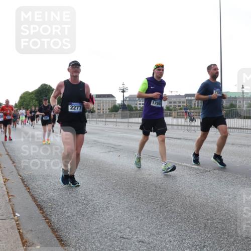 29.06.2025 - hella hamburg halbmarathon Lena Gebhardt http://msf.ph/oto/8405690 29.06.2025 10:03:52 Lombardsbrücke 8727, 1367, 2277, 17955, 7306, 1032, 1114, 1161, 1355, 1367, 1885, 2277, 2683, 2759, 3488, 4095, 4307, 4488, 5058, 5363, 5384, 5396, 5464, 5613, 6142, 6391, 6706, 7006, 7017, 7277, 7278, 7279, 7306, 7485, 8421, 8422, 8423, 8469, 8484, 8727, 9280, 9526, 9899, 10389, 11402, 11511, 11614, 12336, 12377, 12653, 13173, 13583, 13793, 13976, 15520, 15539, 15643, 15678, 15859, 16099, 16113, 16371, 16621, 17098, 17226, 17550, 18028 meine-sportfotos.de