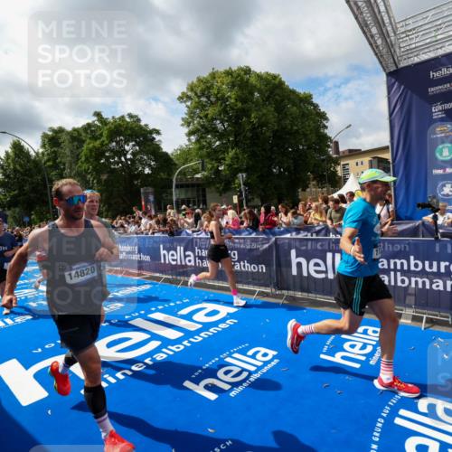 29.06.2025 - hella hamburg halbmarathon Zöllner http://msf.ph/oto/8405694 29.06.2025 10:40:46 Ziel 1882, 1912, 2324, 2714, 2750, 4634, 4843, 4889, 5014, 5026, 5745, 7080, 7622, 8074, 8629, 9294, 10900, 11959, 12865, 14092, 14272, 14820, 15351, 15493, 16201, 16249, 16599, 17486, 18399 meine-sportfotos.de