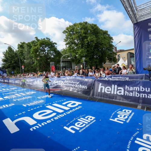 29.06.2025 - hella hamburg halbmarathon Zöllner http://msf.ph/oto/8405700 29.06.2025 10:05:23 Ziel 17, 19 meine-sportfotos.de