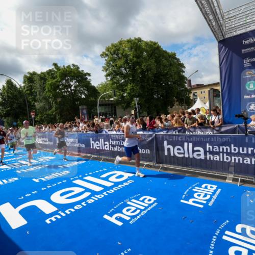 29.06.2025 - hella hamburg halbmarathon Zöllner http://msf.ph/oto/8405747 29.06.2025 10:40:48 Ziel 1882, 2324, 2714, 2750, 4634, 4889, 5014, 5026, 5745, 6429, 7080, 7622, 8074, 8629, 9294, 9979, 10900, 11959, 14092, 14272, 15351, 15493, 16201, 16249, 16599, 17486 meine-sportfotos.de