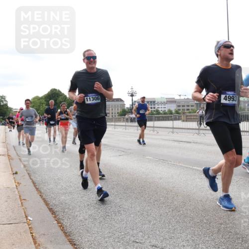 29.06.2025 - hella hamburg halbmarathon Lena Gebhardt http://msf.ph/oto/8405766 29.06.2025 10:24:19 Lombardsbrücke 18109, 11306, 17147, 4993, 15456, 1005, 1009, 1064, 1389, 1395, 1444, 2132, 2280, 2477, 3013, 3053, 3132, 3185, 3285, 3421, 3579, 3786, 4111, 4122, 4162, 4464, 4597, 4684, 4719, 4990, 4993, 5039, 5138, 5258, 5260, 5661, 5829, 5830, 5954, 6478, 6524, 6526, 6570, 7013, 7426, 7528, 7920, 7975, 8141, 8149, 8167, 8187, 8297, 8502, 8717, 9063, 9217, 9603, 11306, 11347, 11415, 12070, 12210, 12303, 13111, 13113, 13380, 13573, 13638, 13711, 14143 meine-sportfotos.de
