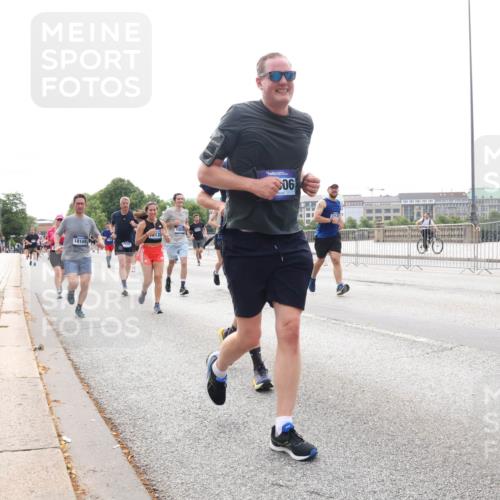 29.06.2025 - hella hamburg halbmarathon Lena Gebhardt http://msf.ph/oto/8405796 29.06.2025 10:24:19 Lombardsbrücke 1009, 0132, 18109, 06, 1005, 1009, 1064, 1389, 1395, 1444, 2132, 2280, 2477, 3013, 3053, 3132, 3185, 3285, 3421, 3579, 3786, 4111, 4122, 4162, 4464, 4597, 4684, 4719, 4990, 4993, 5039, 5138, 5258, 5260, 5661, 5829, 5830, 5954, 6478, 6524, 6526, 6570, 7013, 7426, 7528, 7920, 7975, 8141, 8149, 8167, 8187, 8297, 8502, 8717, 9063, 9217, 9603, 11306, 11347, 11415, 12070, 12210, 12303, 13111, 13113, 13380, 13573, 13638, 13711, 14143 meine-sportfotos.de