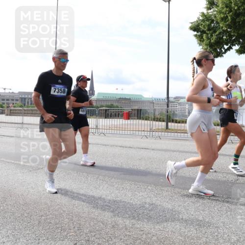 29.06.2025 - hella hamburg halbmarathon Lena Gebhardt http://msf.ph/oto/8405807 29.06.2025 10:16:38 Lombardsbrücke 12417, 7358, 1057, 1117, 1212, 1240, 1244, 1403, 1599, 1602, 1825, 2347, 2835, 2912, 3030, 3088, 3134, 3156, 3176, 3450, 3484, 3648, 3687, 4478, 4583, 4637, 5036, 5037, 5294, 6024, 6328, 6488, 6742, 6941, 6948, 7158, 7358, 7360, 7753, 7924, 8295, 8317, 8597, 8619, 8645, 8707, 8847, 8857, 9091, 9208, 9332, 9492, 9601, 9628, 9664, 9676, 9810, 9881, 10076, 10139, 10141, 10183, 10232, 10292, 10990, 11344, 11345 meine-sportfotos.de