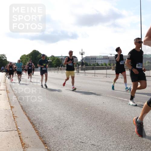 29.06.2025 - hella hamburg halbmarathon Lena Gebhardt http://msf.ph/oto/8405828 29.06.2025 09:49:35 Lombardsbrücke 46, 14337, 3136, 1634, 9914, 1343, 1445, 1603, 1975, 2044, 2324, 2573, 2707, 2745, 2750, 2849, 2949, 2980, 3014, 3116, 3136, 3282, 3431, 4148, 4303, 4318, 4425, 4766, 5050, 5648, 5889, 6095, 6149, 6771, 7035, 7109, 7229, 7796, 7981, 8358, 8370, 8465, 9264, 9265, 9296, 9686, 9914, 10369, 10680, 10930, 11447, 11765, 11952, 12088, 12098, 12839, 13064, 13141, 13158, 13190, 13800, 13900, 14075, 14077, 14204, 14311, 14359, 14374, 14629, 14667, 14688, 14789, 15094 meine-sportfotos.de