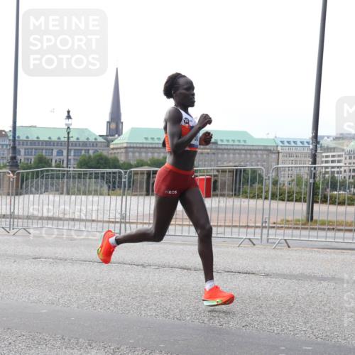 29.06.2025 - hella hamburg halbmarathon Lena Gebhardt http://msf.ph/oto/8405832 29.06.2025 09:35:18 Lombardsbrücke 29, 36, 39, 43, 46, 48 meine-sportfotos.de