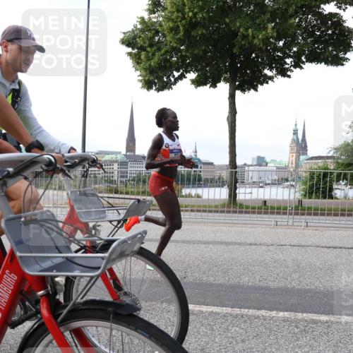 29.06.2025 - hella hamburg halbmarathon Lena Gebhardt http://msf.ph/oto/8405871 29.06.2025 09:35:18 Lombardsbrücke 29, 36, 39, 43, 46, 48 meine-sportfotos.de