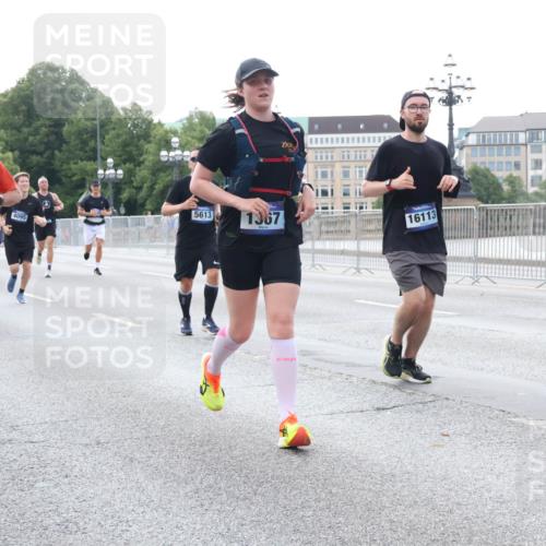 29.06.2025 - hella hamburg halbmarathon Lena Gebhardt http://msf.ph/oto/8405891 29.06.2025 10:03:53 Lombardsbrücke 4095, 8727, 5613, 1367, 16113, 1032, 1114, 1161, 1355, 1367, 1885, 2277, 2683, 2759, 3488, 4095, 4307, 4488, 5058, 5363, 5384, 5396, 5464, 5613, 6142, 6391, 6706, 7006, 7017, 7277, 7278, 7279, 7306, 7485, 8177, 8421, 8422, 8423, 8469, 8484, 8727, 9280, 9526, 9899, 10389, 11402, 11511, 11614, 12336, 12377, 12653, 13173, 13583, 13793, 13976, 15520, 15539, 15643, 15678, 15859, 16099, 16113, 16371, 16621, 17098, 17226, 17550, 18028 meine-sportfotos.de
