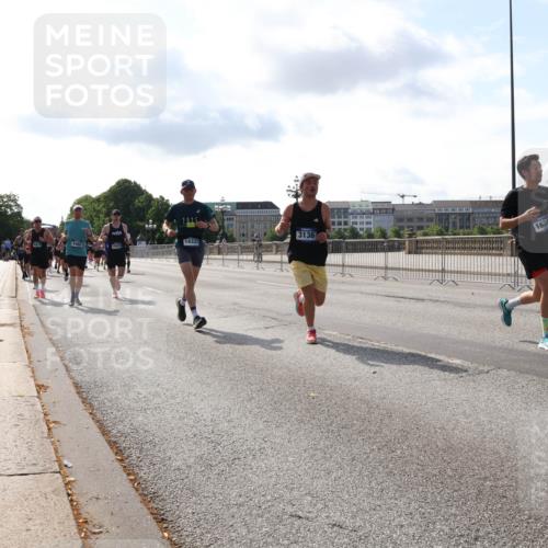 29.06.2025 - hella hamburg halbmarathon Lena Gebhardt http://msf.ph/oto/8405913 29.06.2025 09:49:36 Lombardsbrücke 3136, 1634, 1343, 1445, 1603, 1975, 2044, 2324, 2573, 2707, 2745, 2750, 2849, 2949, 2980, 3014, 3116, 3136, 3282, 3431, 4148, 4303, 4318, 4425, 4766, 5050, 5648, 5889, 6095, 6149, 6771, 7035, 7109, 7229, 7796, 7981, 8358, 8370, 8465, 9264, 9265, 9296, 9686, 9914, 10369, 10680, 10930, 11447, 11765, 11952, 12088, 12098, 12839, 13141, 13158, 13190, 13800, 13900, 14077, 14204, 14311, 14359, 14374, 14629, 14667, 14688, 14789, 15094 meine-sportfotos.de