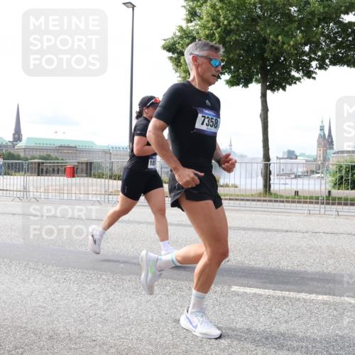 29.06.2025 - hella hamburg halbmarathon Lena Gebhardt http://msf.ph/oto/8405918 29.06.2025 10:16:38 Lombardsbrücke 105, 7358, 1117, 1212, 1240, 1244, 1403, 1599, 1602, 1825, 2347, 2835, 2912, 3030, 3088, 3134, 3156, 3176, 3450, 3484, 3648, 3687, 4478, 4583, 4637, 5036, 5037, 5294, 6024, 6328, 6488, 6742, 6941, 6948, 7158, 7358, 7360, 7753, 7924, 8295, 8317, 8597, 8619, 8645, 8707, 8847, 8857, 9091, 9208, 9332, 9492, 9601, 9628, 9664, 9676, 9810, 9881, 10076, 10139, 10141, 10183, 10232, 10292, 10990, 11344, 11345 meine-sportfotos.de