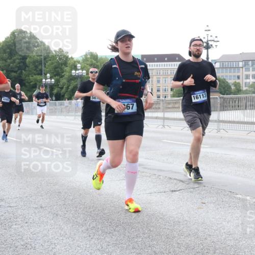 29.06.2025 - hella hamburg halbmarathon Lena Gebhardt http://msf.ph/oto/8405923 29.06.2025 10:03:53 Lombardsbrücke 8727, 4095, 56, 67, 16113, 1032, 1114, 1161, 1355, 1367, 1885, 2277, 2683, 2759, 3488, 4095, 4307, 4488, 5058, 5363, 5384, 5396, 5464, 5613, 6142, 6391, 6706, 7006, 7017, 7277, 7278, 7279, 7306, 7485, 8177, 8421, 8422, 8423, 8469, 8484, 8727, 9280, 9526, 9899, 10389, 11402, 11511, 11614, 12336, 12377, 12653, 13173, 13583, 13793, 13976, 15520, 15539, 15643, 15678, 15859, 16099, 16113, 16371, 16621, 17098, 17226, 17550, 18028 meine-sportfotos.de