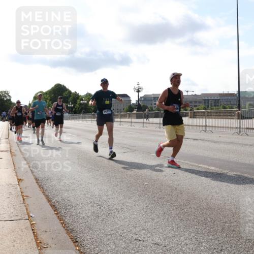 29.06.2025 - hella hamburg halbmarathon Lena Gebhardt http://msf.ph/oto/8405936 29.06.2025 09:49:36 Lombardsbrücke 8465, 1, 10, 14337, 1634, 1343, 1445, 1603, 1975, 2044, 2324, 2573, 2707, 2745, 2750, 2849, 2949, 2980, 3014, 3116, 3136, 3282, 3431, 4148, 4303, 4318, 4425, 4766, 5050, 5648, 5889, 6095, 6149, 6771, 7035, 7109, 7229, 7796, 7981, 8358, 8370, 8465, 9264, 9265, 9296, 9686, 9914, 10369, 10680, 10930, 11447, 11765, 11952, 12088, 12098, 12839, 13141, 13158, 13190, 13800, 13900, 14077, 14204, 14311, 14359, 14374, 14629, 14667, 14688, 14789, 15094 meine-sportfotos.de