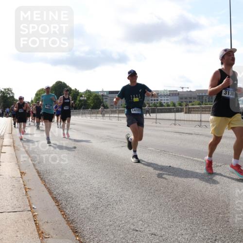 29.06.2025 - hella hamburg halbmarathon Lena Gebhardt http://msf.ph/oto/8405983 29.06.2025 09:49:37 Lombardsbrücke 8465, 40, 10930, 14337, 3136, 6666, 1343, 1445, 1975, 2044, 2324, 2573, 2707, 2745, 2750, 2849, 2949, 2980, 3014, 3116, 3136, 3282, 3431, 4148, 4303, 4318, 4425, 4528, 4766, 5050, 5648, 5889, 6095, 6149, 6771, 7035, 7109, 7229, 7796, 7981, 8358, 8370, 8465, 9264, 9265, 9296, 9686, 9914, 10369, 10680, 10930, 11447, 11765, 11952, 12088, 12098, 12839, 13141, 13158, 13190, 13800, 13900, 14077, 14204, 14311, 14359, 14374, 14629, 14667, 14688, 14789, 15094 meine-sportfotos.de