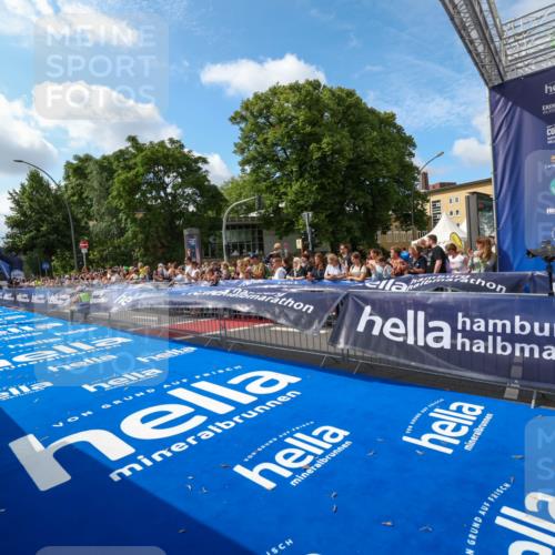 29.06.2025 - hella hamburg halbmarathon Zöllner http://msf.ph/oto/8405999 29.06.2025 10:06:32 Ziel 14 meine-sportfotos.de