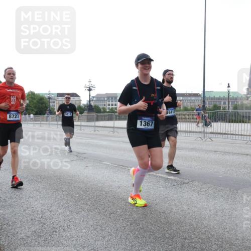 29.06.2025 - hella hamburg halbmarathon Lena Gebhardt http://msf.ph/oto/8406017 29.06.2025 10:03:54 Lombardsbrücke 5613, 8727, 8469, 1367, 6113, 1032, 1161, 1355, 1367, 1885, 2277, 2683, 2759, 3488, 4095, 4307, 4488, 5058, 5363, 5384, 5396, 5464, 5613, 6142, 6391, 6706, 7006, 7017, 7277, 7278, 7279, 7306, 7485, 8177, 8421, 8422, 8423, 8469, 8484, 8727, 9280, 9526, 9899, 10389, 11402, 11511, 11614, 12336, 12377, 12653, 13173, 13583, 13793, 13976, 15520, 15525, 15539, 15643, 15678, 15859, 16099, 16113, 16371, 16621, 17098, 17226, 17550 meine-sportfotos.de