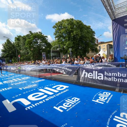 29.06.2025 - hella hamburg halbmarathon Zöllner http://msf.ph/oto/8406020 29.06.2025 10:06:32 Ziel 14 meine-sportfotos.de