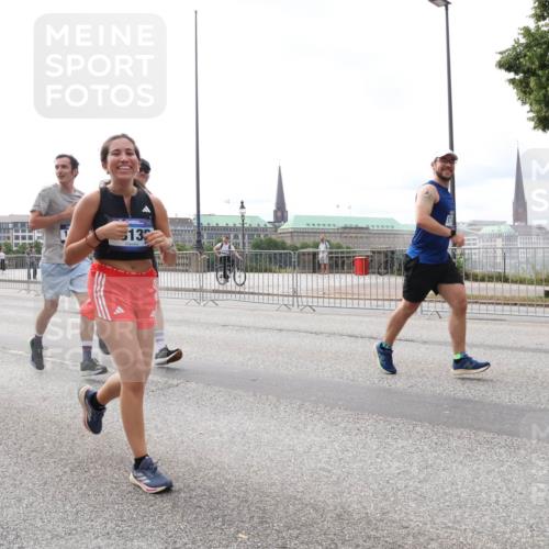 29.06.2025 - hella hamburg halbmarathon Lena Gebhardt http://msf.ph/oto/8406041 29.06.2025 10:24:21 Lombardsbrücke 18109, 13, 1005, 1009, 1064, 1352, 1389, 1395, 1444, 2132, 2280, 2477, 2944, 3013, 3053, 3132, 3185, 3285, 3421, 3579, 3786, 4111, 4122, 4162, 4221, 4464, 4597, 4684, 4719, 4993, 5039, 5138, 5258, 5260, 5661, 5829, 5830, 5954, 6478, 6524, 6526, 6570, 7013, 7426, 7528, 7920, 7975, 8141, 8149, 8167, 8187, 8297, 8502, 8717, 9063, 9217, 9603, 11306, 11347, 11415, 11651, 12070, 12210, 12303, 13111, 13113, 13380, 13573, 13638, 13711, 14143 meine-sportfotos.de