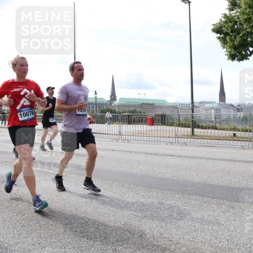 29.06.2025 - hella hamburg halbmarathon Lena Gebhardt http://msf.ph/oto/8406047 29.06.2025 10:16:39 Lombardsbrücke 488, 16100, 1236, 2347, 10076, 124172, 1117, 1212, 1240, 1244, 1403, 1599, 1602, 1825, 2347, 2835, 2912, 3030, 3088, 3134, 3156, 3176, 3450, 3484, 3648, 3687, 4478, 4583, 4637, 5036, 5037, 5294, 6024, 6328, 6488, 6742, 6941, 6948, 7158, 7358, 7360, 7753, 7924, 8295, 8317, 8597, 8619, 8645, 8707, 8847, 8857, 9091, 9208, 9332, 9492, 9628, 9664, 9676, 9810, 9881, 10076, 10139, 10141, 10183, 10232, 10990, 11344, 11345 meine-sportfotos.de