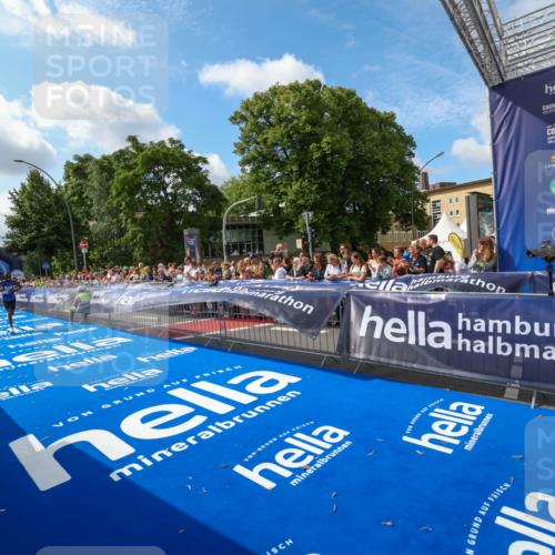 29.06.2025 - hella hamburg halbmarathon Zöllner http://msf.ph/oto/8406048 29.06.2025 10:06:32 Ziel 14 meine-sportfotos.de