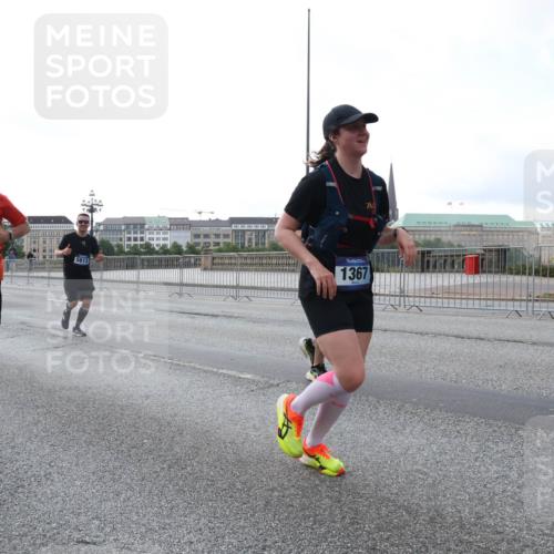29.06.2025 - hella hamburg halbmarathon Lena Gebhardt http://msf.ph/oto/8406051 29.06.2025 10:03:55 Lombardsbrücke 4095, 8727, 5613, 1367, 1032, 1161, 1355, 1367, 2277, 2683, 2759, 3488, 4095, 4307, 4488, 5058, 5363, 5384, 5396, 5464, 5613, 6142, 6391, 6706, 7006, 7017, 7277, 7278, 7279, 7306, 7485, 8177, 8421, 8422, 8423, 8469, 8484, 8727, 9280, 9526, 9899, 10389, 11402, 11511, 11614, 12336, 12377, 12653, 13173, 13583, 13793, 15520, 15525, 15643, 15678, 15859, 16099, 16113, 16371, 16621, 17098, 17226, 17550 meine-sportfotos.de